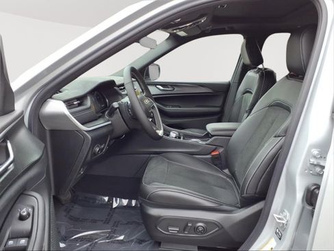 New 2025 Jeep Grand Cherokee L Limited w/ Luxury Tech Group II AWD/4WD image 11