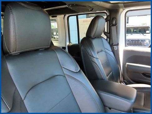 Used 2023 Jeep Wrangler Unlimited Sahara AWD/4WD image 9