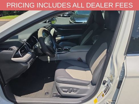 Used 2020 Toyota Camry XLE FWD image 2
