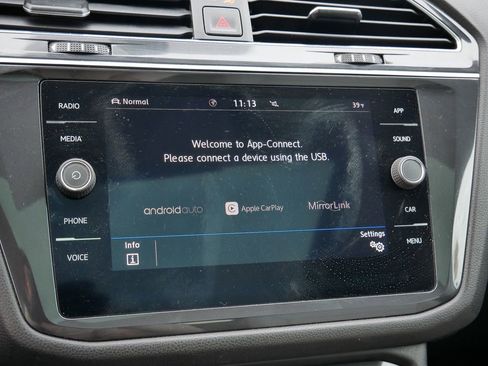 Used 2020 Volkswagen Tiguan SE w/ Panoramic Sunroof Package image 31