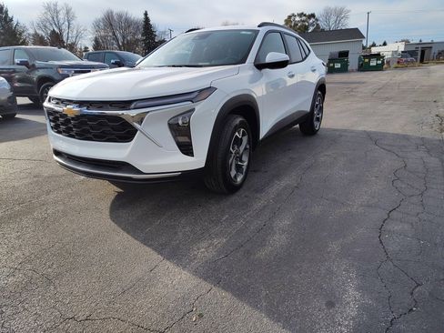 New 2026 Chevrolet Trax LT image 2