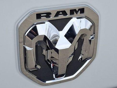 Used 2024 RAM 2500 Tradesman w/ Chrome Appearance Group image 22