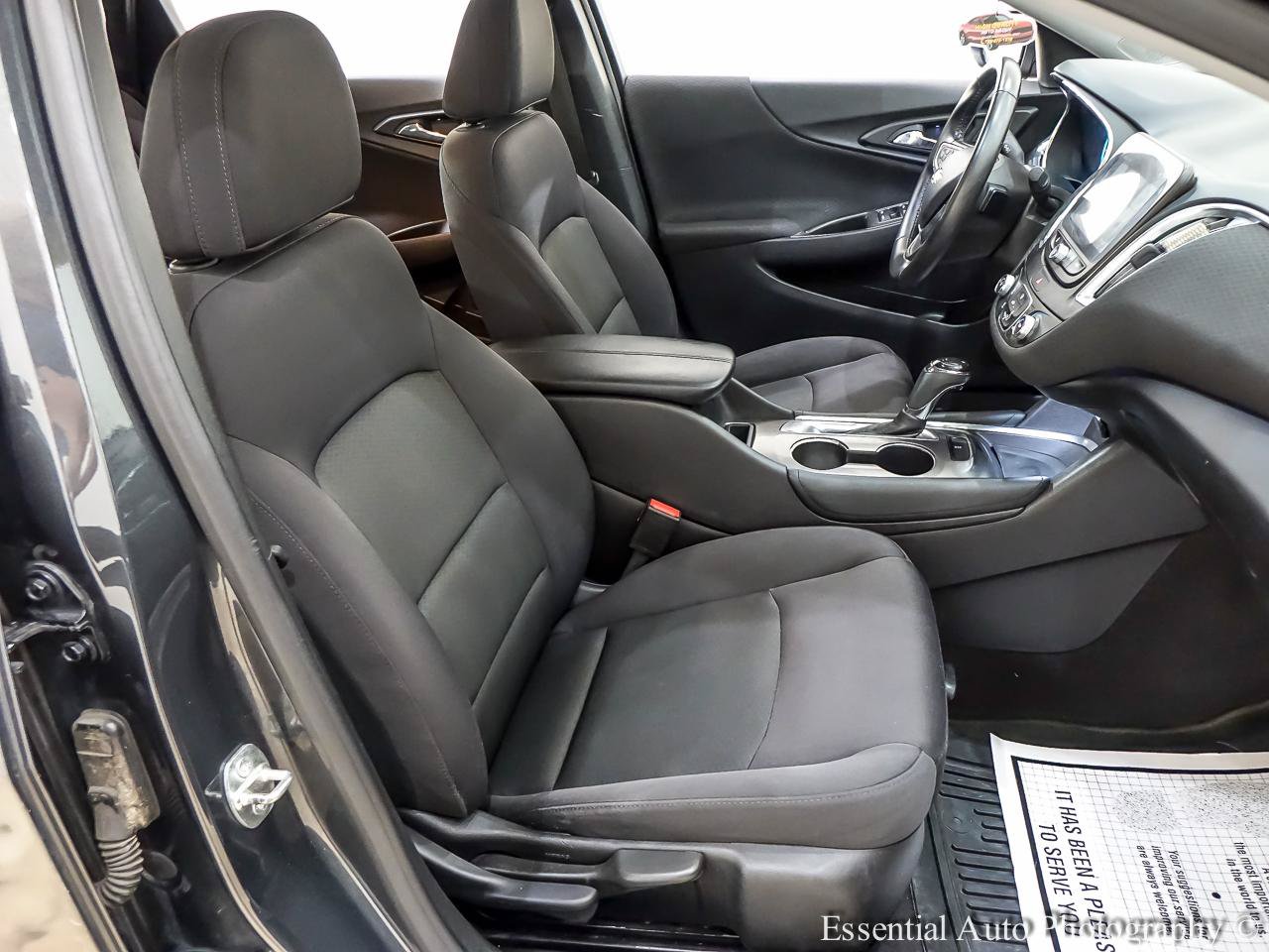 Used 2017 Chevrolet Malibu LT FWD image 30