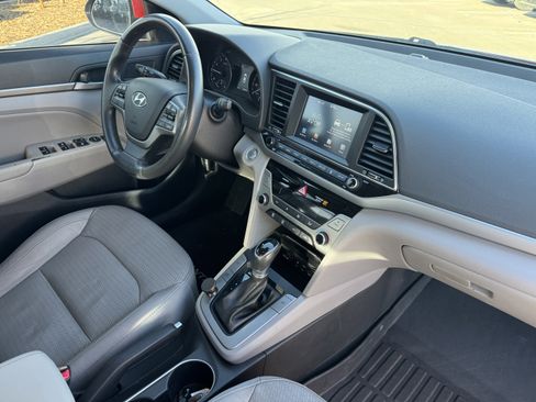 Used 2018 Hyundai Elantra Limited image 19