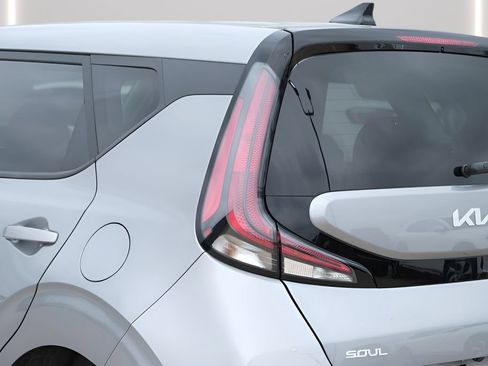Used 2025 Kia Soul LX FWD image 29