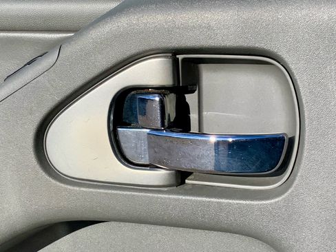 Used 2018 Nissan Frontier SL image 52