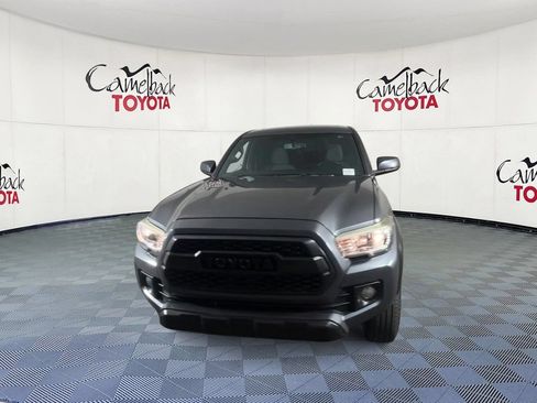 Used 2017 Toyota Tacoma TRD Off-Road w/ Premium & Technology Package AWD/4WD image 6