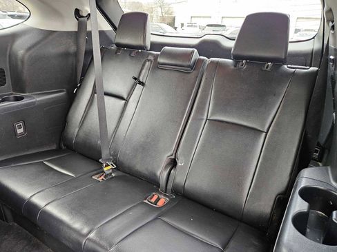 Used 2021 Toyota Highlander XLE image 19