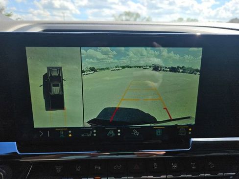 Used 2024 Chevrolet Silverado 2500 ZR2 w/ Technology Package image 20