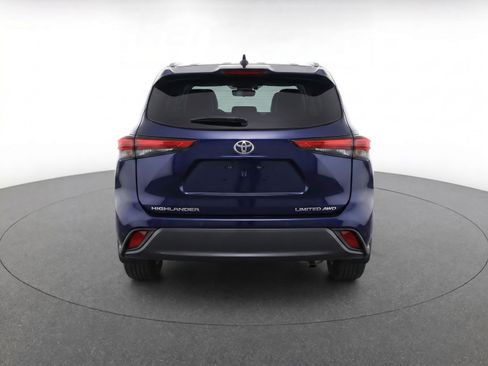 Used 2022 Toyota Highlander Limited AWD/4WD image 4
