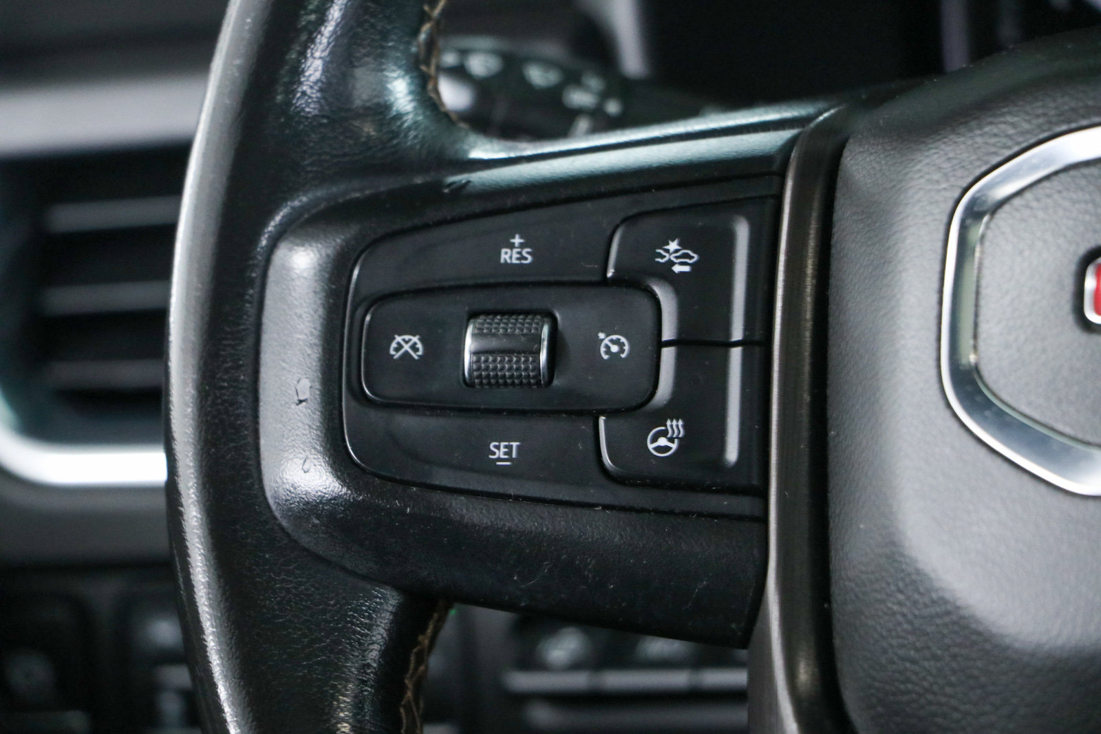 Used 2021 GMC Yukon XL AT4 w/ AT4 Premium Plus Package AWD/4WD image 14