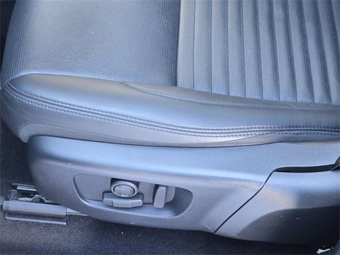 Used 2025 Land Rover Discovery Sport S image 28