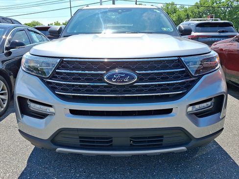 Used 2020 Ford Explorer XLT w/ Equipment Group 202A AWD/4WD image 2