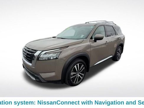 Used 2025 Nissan Pathfinder Platinum image 2