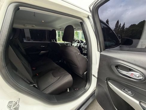 Used 2020 Jeep Cherokee Latitude AWD/4WD image 17