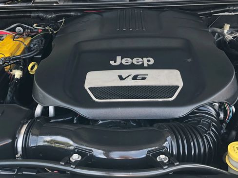 Used 2015 Jeep Wrangler Unlimited Sport w/ Quick Order Package 24S AWD/4WD image 9