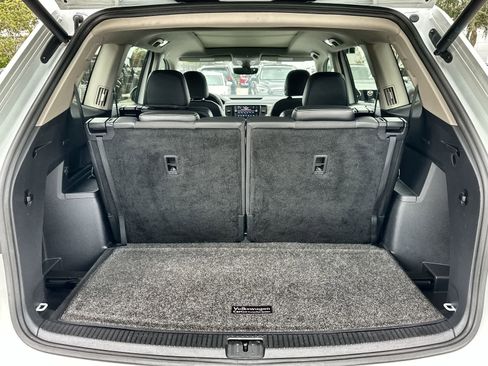 Used 2021 Volkswagen Atlas SEL Premium image 19