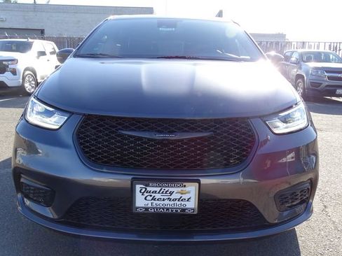 Used 2022 Chrysler Pacifica Touring-L w/ S Appearance Package image 5