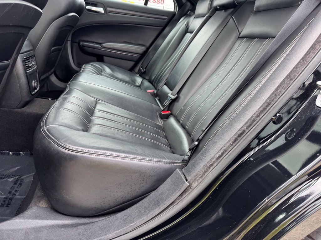 Used 2014 Chrysler 300 S RWD image 9