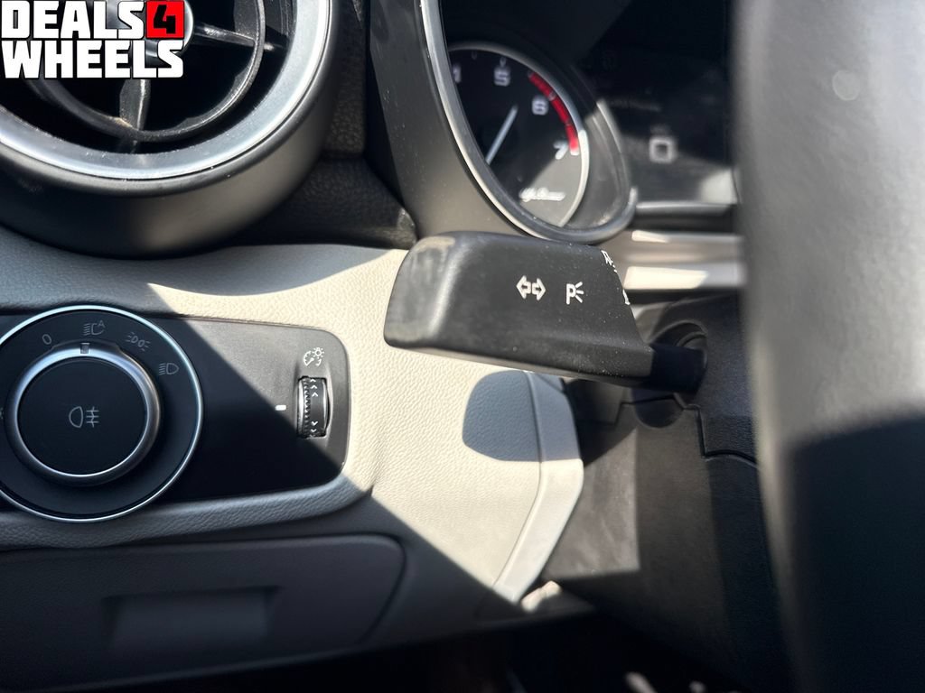 Used 2018 Alfa Romeo Giulia AWD image 40