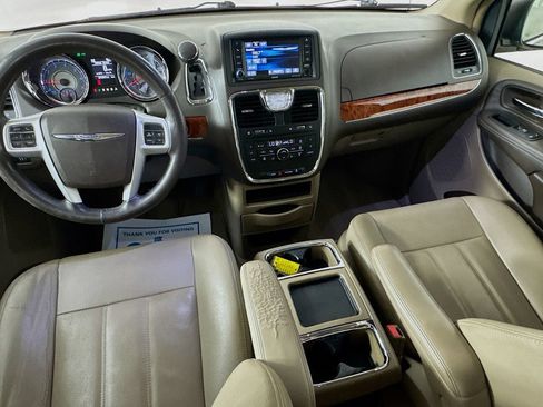 Used 2016 Chrysler Town & Country Touring w/ Driver Convenience Group FWD image 26