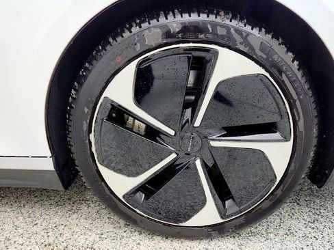 Used 2023 Lucid Air Touring image 9