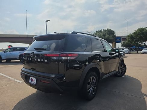 Used 2025 Nissan Pathfinder SV FWD image 4