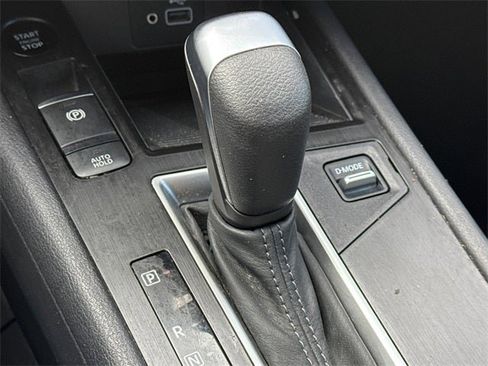 Used 2025 Nissan Kicks S image 27