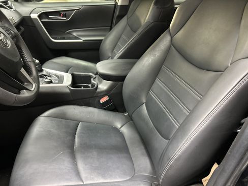 Used 2022 Toyota RAV4 XLE Premium AWD/4WD image 6