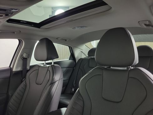 New 2025 Hyundai Elantra Limited image 27