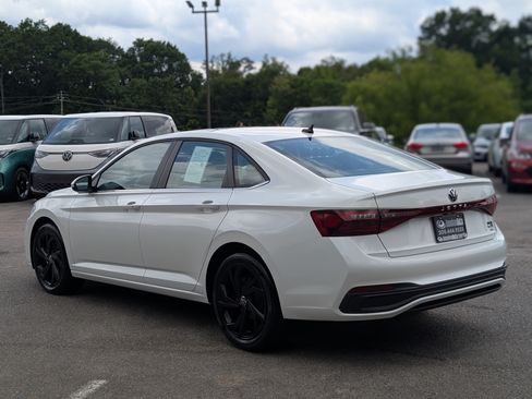 Used 2025 Volkswagen Jetta SE w/ Sunroof Package FWD image 7