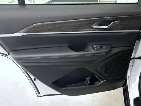 New 2026 Jeep Grand Cherokee L 4WD image 22