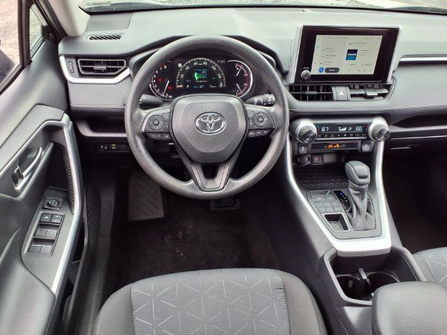 Used 2025 Toyota RAV4 XLE AWD/4WD image 18