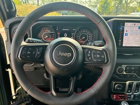 Used 2024 Jeep Wrangler Rubicon w/ Technology Group AWD/4WD image 10