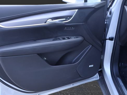 Used 2018 Cadillac XT5 Premium Luxury FWD image 12