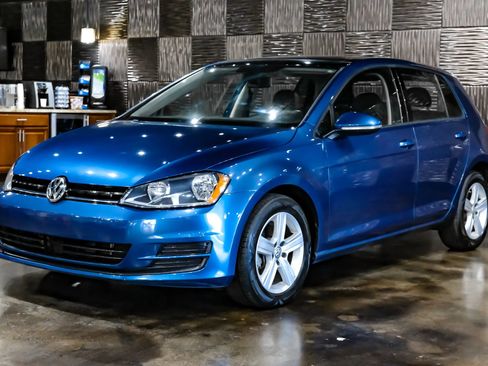 Used 2017 Volkswagen Golf Wolfsburg Edition FWD image 9