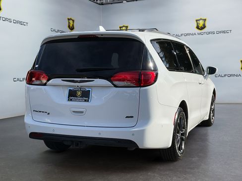 Used 2020 Chrysler Pacifica Touring-L image 5