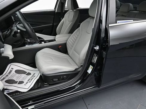 Used 2025 Hyundai Elantra Limited FWD image 10