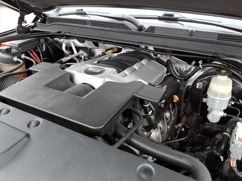 Used 2016 Cadillac Escalade Platinum image 13