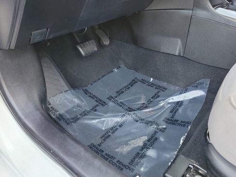 Used 2019 Toyota Corolla LE image 16