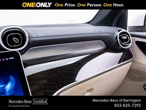 Used 2025 Mercedes-Benz GLC 300 4MATIC image 29