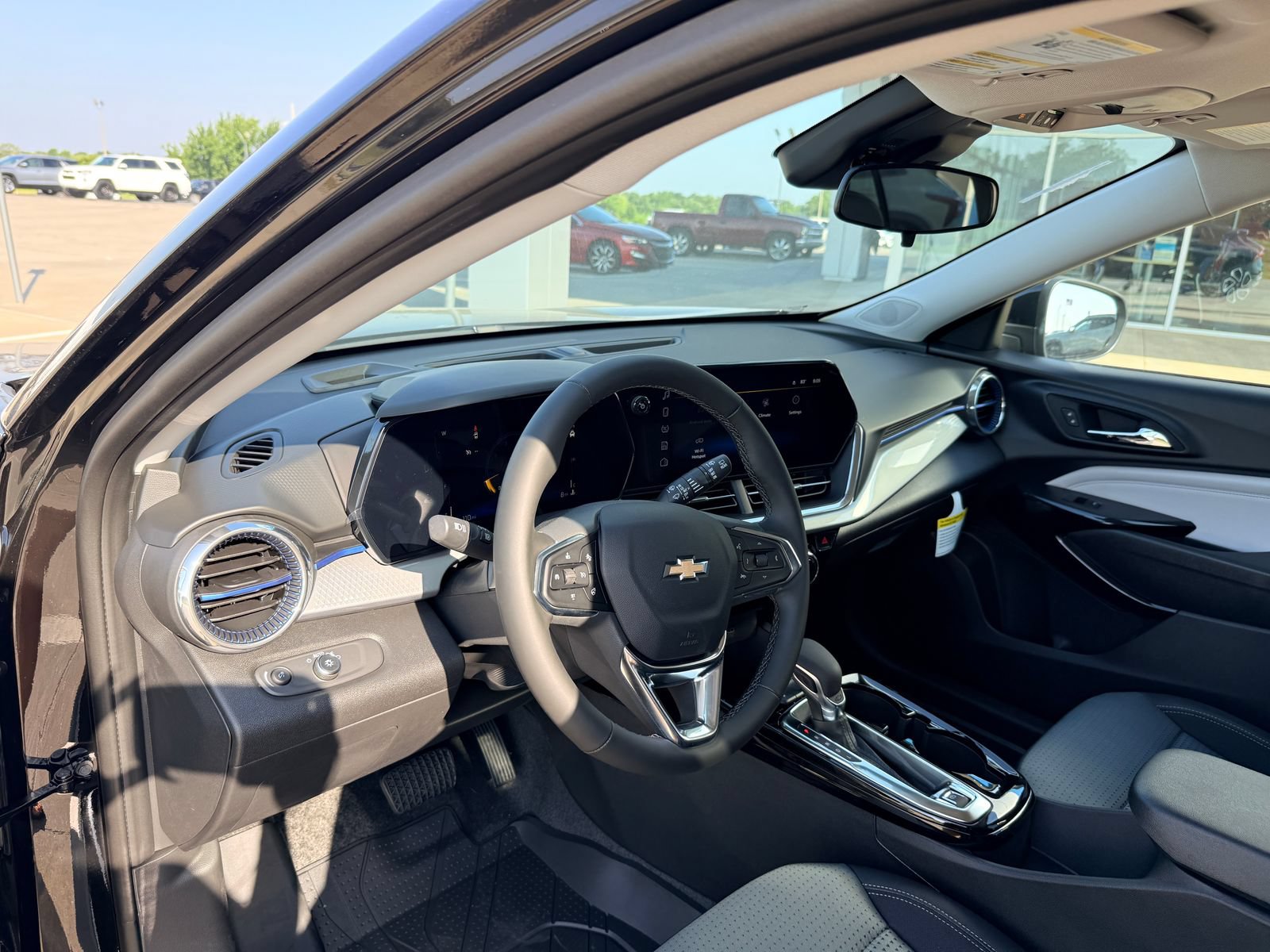 Used 2026 Chevrolet Trax LT w/ LT Convenience Package FWD image 13
