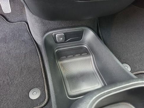 Used 2026 Chrysler Pacifica Select FWD image 20