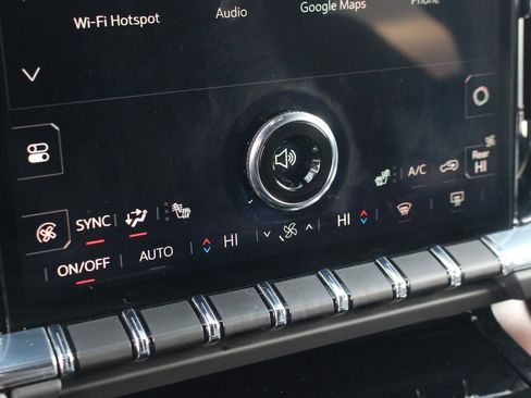 Used 2025 GMC Yukon XL Denali image 29