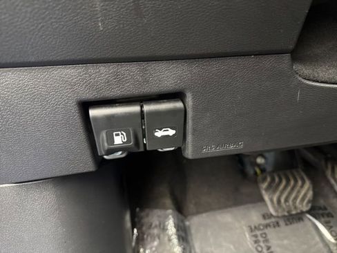 Used 2024 Nissan Kicks SR image 28