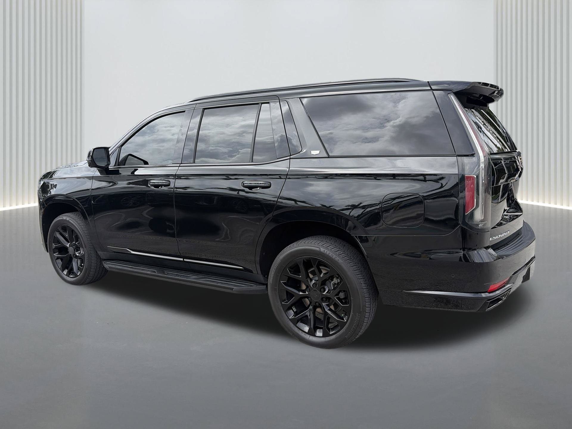 Certified 2023 Cadillac Escalade Premium Luxury RWD image 3