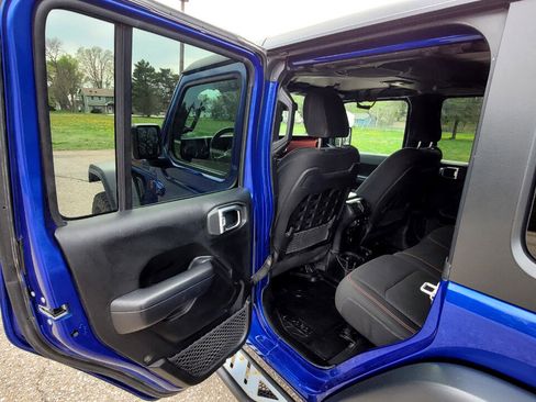 Used 2018 Jeep Wrangler Unlimited Rubicon image 16