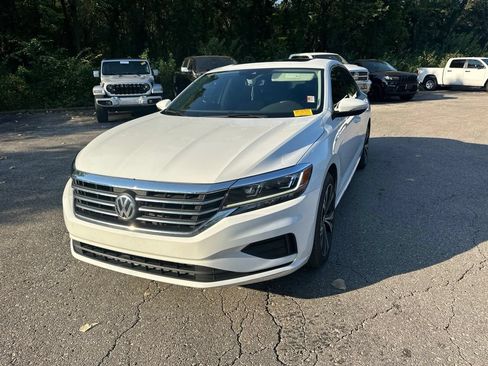 Used 2022 Volkswagen Passat 2.0T SE FWD image 2