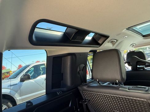 Used 2024 Land Rover Defender 110 S image 39