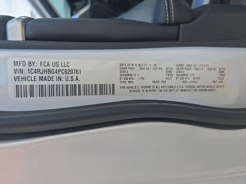 Used 2023 Jeep Grand Cherokee Limited w/ Black Appearance Package image 39